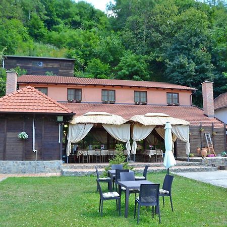 Podrum Miljevic Novi Novi Ledinci Exterior photo